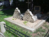 hroby u kostola