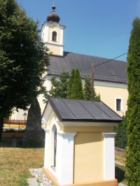 kaplnka, pomník a kostol