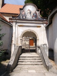 vstupná brána s portálom