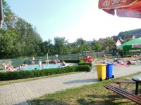 detský bazén a malé detské ihrisko