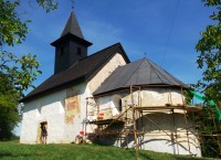 prebieha obnova kostolíka     