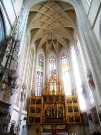 vrcholne gotická klenba svätyne