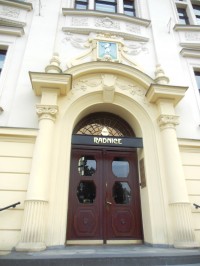 vchod do budovy radnice
