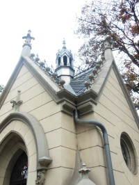 kaplnka na okraji parku