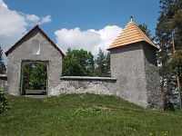vstupná brána a kaplnka