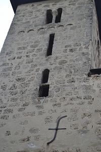 okná veže kostola