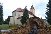 Diviacka Nová Ves - kostol a kaštieľ