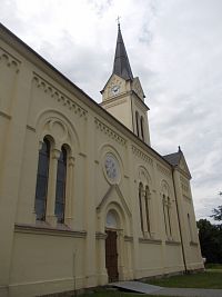 bočná časť pekného kostola