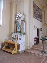 bočný oltár Panny Marie Lurdskej