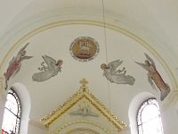 stropná maľba nad hlavným oltárom