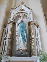 bočný oltár Panny Marie Lutdskej