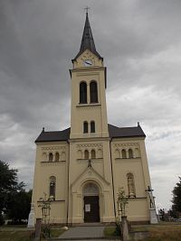 kostol s 45 metrovou vežou