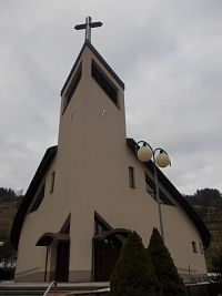 obec Hvozdnica - kostol sv. Svorada a Benedikta