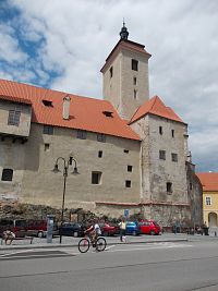 hrad a kostolná veža