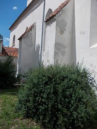oporné múry kostola