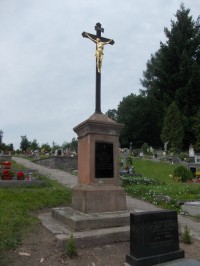 kríž na cintoríne