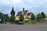 zvonica a kostol