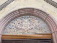 mozaika nad vchodom do kostola