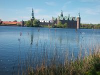 zámok Frederiksborg na jazere Slotssoen