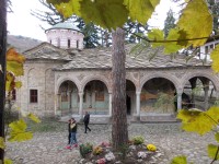 pohľad na kostol v areálu kláštora