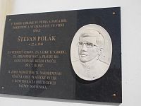 pamätná doska kňazovi Štefanovi Polákovi