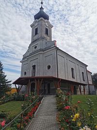 kostol v obci Cerová