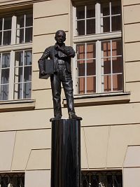 socha Karla Kryla