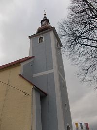 veža po obnove - ešte je v pláne náter kostola a oprava strechy kostola