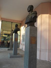 busty troch ruských cárov