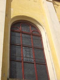 okno lode kostola