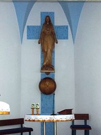 oltár s krížom