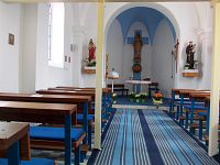 interiér kaplnky ladený tiež do modra