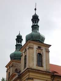 dve veže kostola