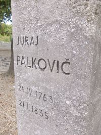 nápis na pomníku