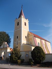 kostol v obci Blatné
