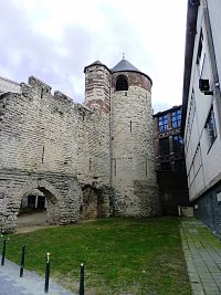 Belgicko - Brusel - Anneessenstoren - pozostatky prvých mestských hradieb