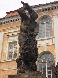 mitologická socha Herkula