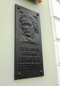pamätná doska Ludwiga van Beethovena na budove Zlatá Harfa