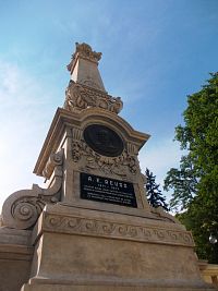pamätník - obelisk
