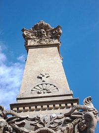 obeliskový pilier