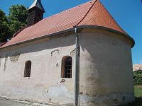 kaplnka s polkruhovým uzáverom