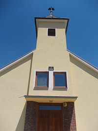 veža v priečelí kostola