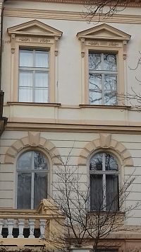 okná