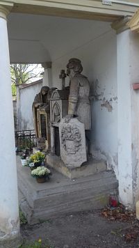 náhrobok vytvoril sochár, rezbár Václav Prachner