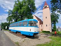 Tatra T3 pri kostole Ostrava - Kunčičky - Tramvaj T3 u kostela