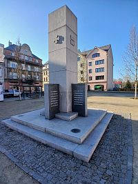 pamätník na námestí Svobody Starý Bohumín - Památník padlým v létech 1914 - 1918 a 1939 - 1945