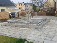 kašna na námestí Ostrava - Martinov - Náměstí s kašnou