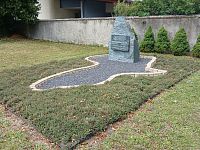 Pamätník rodáka pátera Rudolfa Krajčíka Podolie - Pamätník pátera Rudolfa Krajčíka