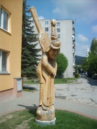 jedna z drevaných sôch