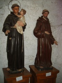 soška sv.Antonína Poduánskeho a sv. Františka z Assisi